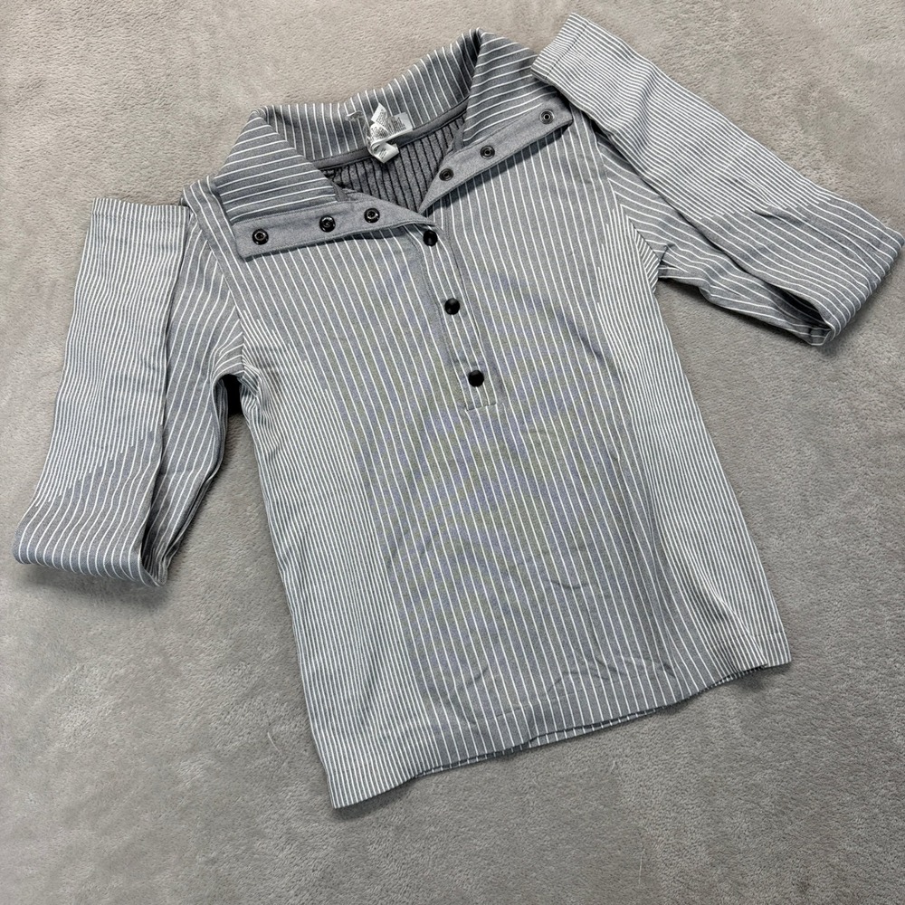 Athleta Shirt Women's XS Flurry Seamless Long Sleeve Henley Gray Striped Ribbed
